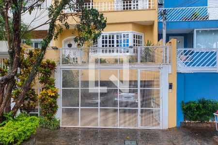 Casa à venda com 320m², 4 quartos e 3 vagas Casa à venda com 320m², 4 quartos e 3 vagasFachada