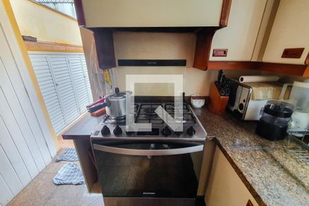 Casa à venda com 320m², 4 quartos e 3 vagas Casa à venda com 320m², 4 quartos e 3 vagasv