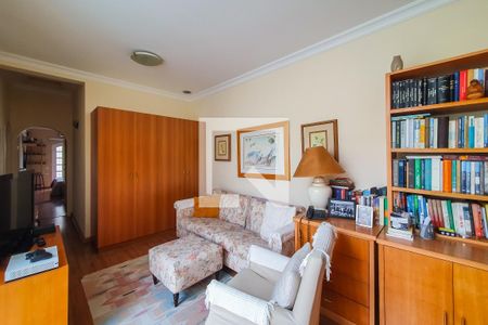 Casa à venda com 320m², 4 quartos e 3 vagas Casa à venda com 320m², 4 quartos e 3 vagasSala de leitura