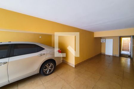 Casa à venda com 320m², 4 quartos e 3 vagas Casa à venda com 320m², 4 quartos e 3 vagasGaragem