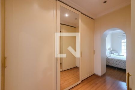 Casa à venda com 320m², 4 quartos e 3 vagas Casa à venda com 320m², 4 quartos e 3 vagasQuarto 2 - suite