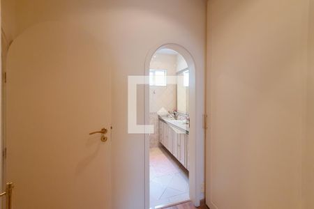 Casa à venda com 320m², 4 quartos e 3 vagas Casa à venda com 320m², 4 quartos e 3 vagasQuarto 2 - suite