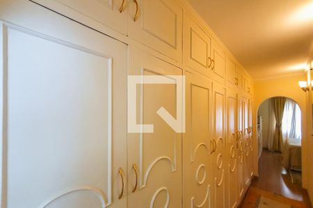 Casa à venda com 320m², 4 quartos e 3 vagas Casa à venda com 320m², 4 quartos e 3 vagasCorredor