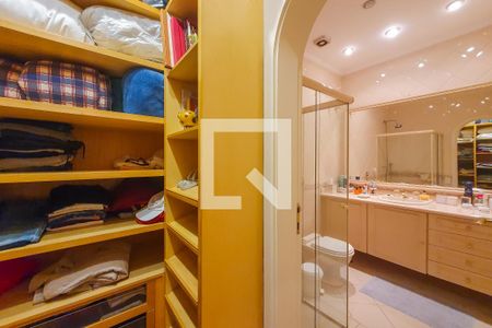 Casa à venda com 320m², 4 quartos e 3 vagas Casa à venda com 320m², 4 quartos e 3 vagasQuarto 3 - suite