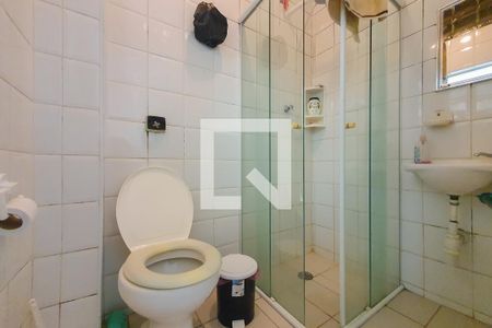 Casa à venda com 320m², 4 quartos e 3 vagas Casa à venda com 320m², 4 quartos e 3 vagasBanheiro de Serviço