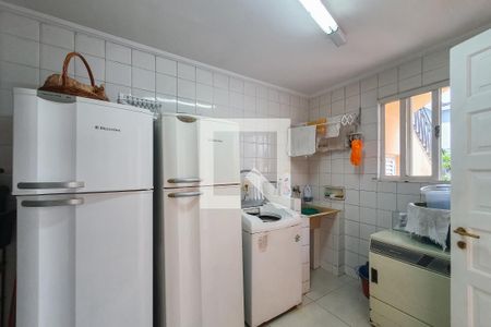 Casa à venda com 320m², 4 quartos e 3 vagas Casa à venda com 320m², 4 quartos e 3 vagasLavanderia