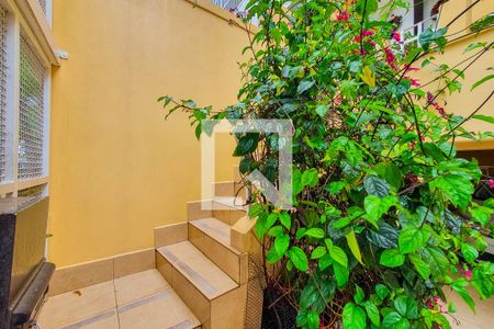 Casa à venda com 320m², 4 quartos e 3 vagas Casa à venda com 320m², 4 quartos e 3 vagasEntrada