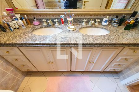 Casa à venda com 320m², 4 quartos e 3 vagas Casa à venda com 320m², 4 quartos e 3 vagasQuarto 2 - suite