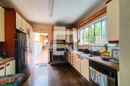 Casa à venda com 320m², 4 quartos e 3 vagas Casa à venda com 320m², 4 quartos e 3 vagasCozinha