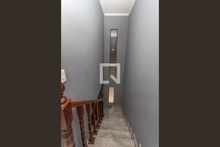Casa à venda com 240m², 3 quartos e 2 vagasEscada
