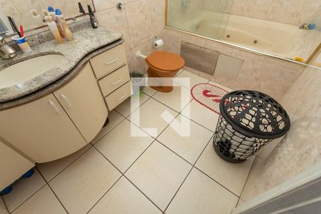 Casa à venda com 240m², 3 quartos e 2 vagasBanheiro da suíte