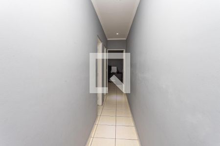 Casa à venda com 240m², 3 quartos e 2 vagasCorredor