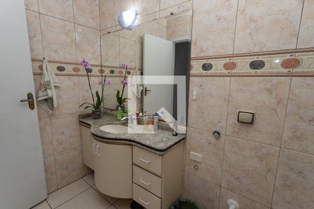 Casa à venda com 240m², 3 quartos e 2 vagasBanheiro da suíte