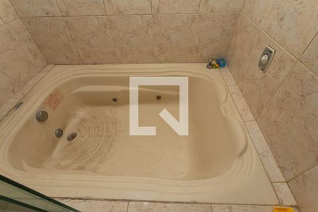 Casa à venda com 240m², 3 quartos e 2 vagasBanheiro da suíte