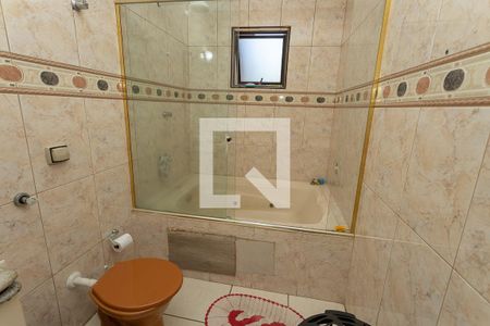 Casa à venda com 240m², 3 quartos e 2 vagasBanheiro da suíte