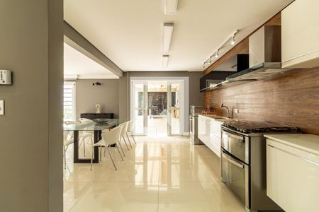 Casa à venda com 330m², 4 quartos e 3 vagasSala de Estar e Cozinha