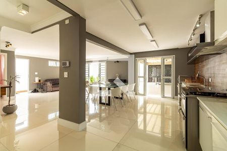 Casa à venda com 330m², 4 quartos e 3 vagasSala de Estar e Cozinha