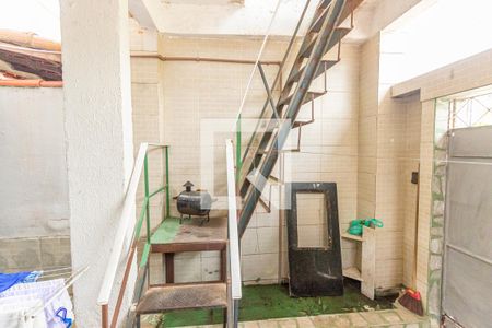 Apartamento para alugar com 65m², 2 quartos e sem vagaEscada