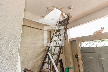 Apartamento para alugar com 65m², 2 quartos e sem vagaEscada