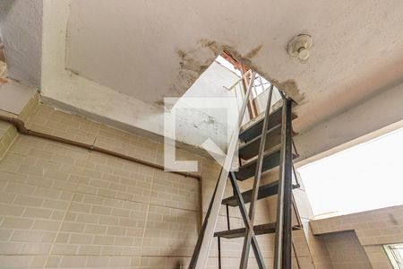 Apartamento para alugar com 65m², 2 quartos e sem vagaEscada