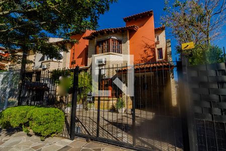 Casa à venda com 147m², 3 quartos e 3 vagas Casa à venda com 147m², 3 quartos e 3 vagasFachada