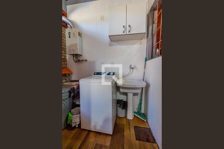 Casa à venda com 147m², 3 quartos e 3 vagas Casa à venda com 147m², 3 quartos e 3 vagasÁrea de Serviço