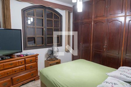 Casa à venda com 500m², 5 quartos e 4 vagas Casa à venda com 500m², 5 quartos e 4 vagasQuarto 2