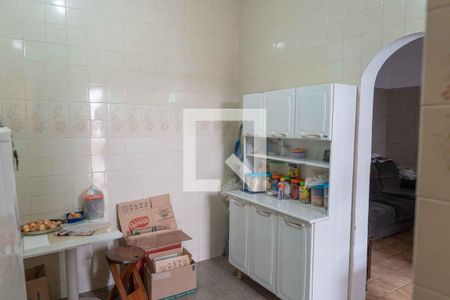 Casa à venda com 500m², 5 quartos e 4 vagas Casa à venda com 500m², 5 quartos e 4 vagasCozinha da casa anexa