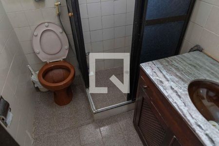 Casa à venda com 500m², 5 quartos e 4 vagas Casa à venda com 500m², 5 quartos e 4 vagasBanheiro da casa anexa