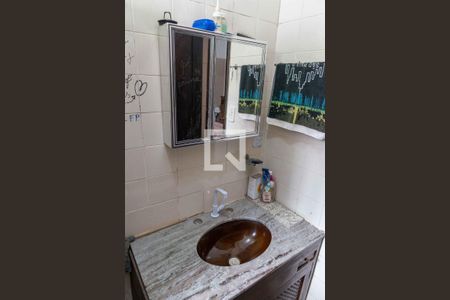 Casa à venda com 500m², 5 quartos e 4 vagas Casa à venda com 500m², 5 quartos e 4 vagasBanheiro da casa anexa