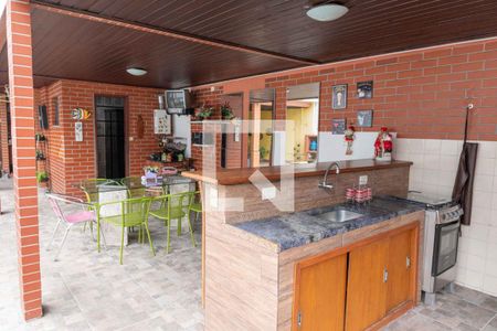 Casa à venda com 500m², 5 quartos e 4 vagas Casa à venda com 500m², 5 quartos e 4 vagasQuintal