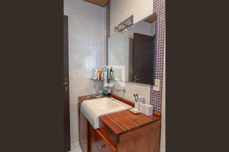 Casa à venda com 500m², 5 quartos e 4 vagas Casa à venda com 500m², 5 quartos e 4 vagasBanheiro da Suíte 1