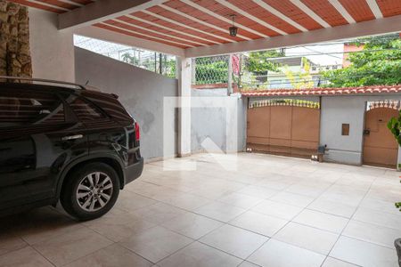 Casa à venda com 500m², 5 quartos e 4 vagas Casa à venda com 500m², 5 quartos e 4 vagasQuintal