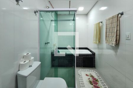 Casa à venda com 364m², 4 quartos e 5 vagas Casa à venda com 364m², 4 quartos e 5 vagasSuíte banheiro