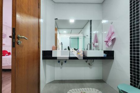 Casa à venda com 364m², 4 quartos e 5 vagas Casa à venda com 364m², 4 quartos e 5 vagasSuíte banheiro