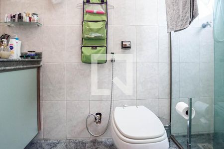 Apartamento à venda com 238m², 4 quartos e 2 vagas Apartamento à venda com 238m², 4 quartos e 2 vagasBanheiro da suíte 1