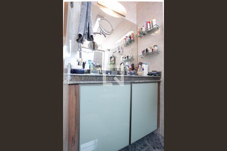 Apartamento à venda com 238m², 4 quartos e 2 vagas Apartamento à venda com 238m², 4 quartos e 2 vagasBanheiro da suíte 1