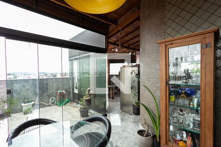 Apartamento à venda com 238m², 4 quartos e 2 vagas Apartamento à venda com 238m², 4 quartos e 2 vagasCobertura