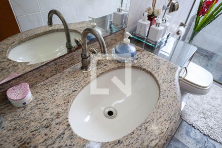 Apartamento à venda com 238m², 4 quartos e 2 vagas Apartamento à venda com 238m², 4 quartos e 2 vagasBanheiro da suíte 2