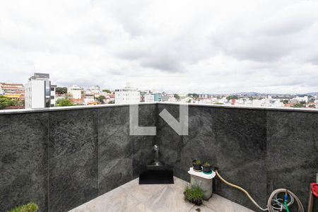 Apartamento à venda com 238m², 4 quartos e 2 vagas Apartamento à venda com 238m², 4 quartos e 2 vagasCobertura