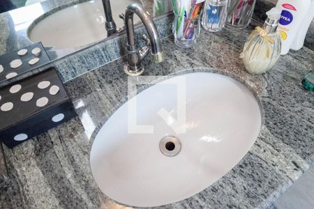 Apartamento à venda com 238m², 4 quartos e 2 vagas Apartamento à venda com 238m², 4 quartos e 2 vagasBanheiro da suíte 1