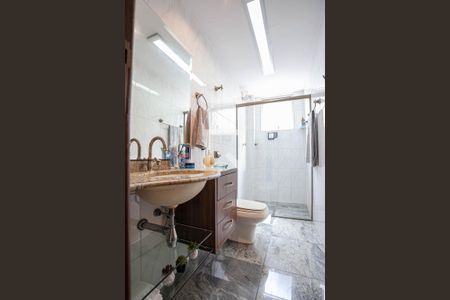 Apartamento à venda com 238m², 4 quartos e 2 vagas Apartamento à venda com 238m², 4 quartos e 2 vagasBanheiro social