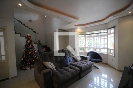 Casa à venda com 190m², 4 quartos e 2 vagasSala