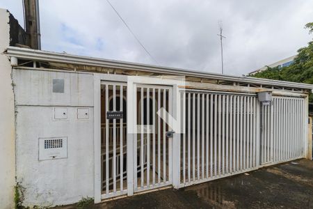 Casa à venda com 100m², 1 quarto e 2 vagas Casa à venda com 100m², 1 quarto e 2 vagasFachada