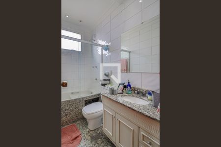 Apartamento à venda com 295m², 4 quartos e 3 vagasBanheiro do Quarto 4 Suíte