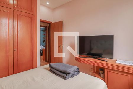 Apartamento à venda com 295m², 4 quartos e 3 vagasQuarto 2