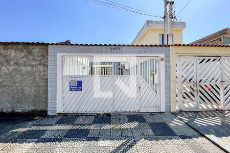 Casa à venda com 100m², 2 quartos e 2 vagas Casa à venda com 100m², 2 quartos e 2 vagasFachada