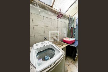 Casa à venda com 100m², 2 quartos e 2 vagas Casa à venda com 100m², 2 quartos e 2 vagasÁrea de Serviço