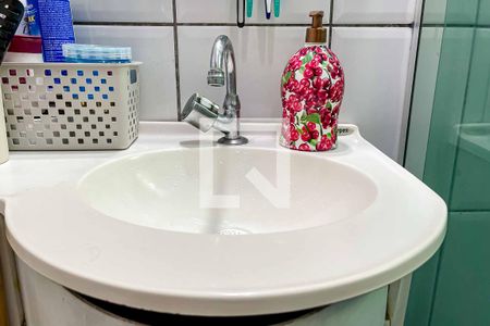 Casa à venda com 100m², 2 quartos e 2 vagas Casa à venda com 100m², 2 quartos e 2 vagasBanheiro