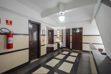 Apartamento à venda com 100m², 2 quartos e sem vagaHall social